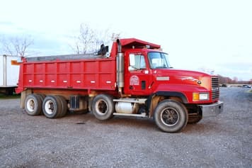 Main image Mack CL713